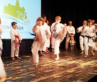 SKDM Karate - Kinder Kata Jion auf der Bühne