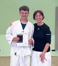 Gruppenfoto: Kyu-Pr&uuml;fungen Erwachsene, Karate-Dojo Montabaur, Juli 2024