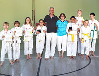 Gruppenfoto: Kinder-Kyu- und Zwischen-Prüfungen, Karate-Dojo Montabaur, Juni 2019